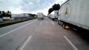 Что за водитель такой у бензовоза, не может слить канистру топлива! :))