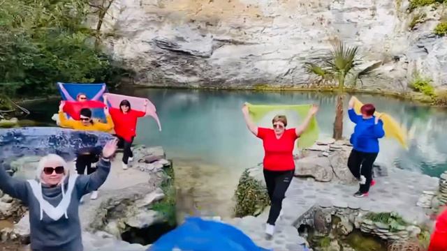 Готовимся к открытию зимней лагерной танцевальной смены в Сочи🤩😍💃 (Голубое озеро, Абхазия) смотреть онлайн