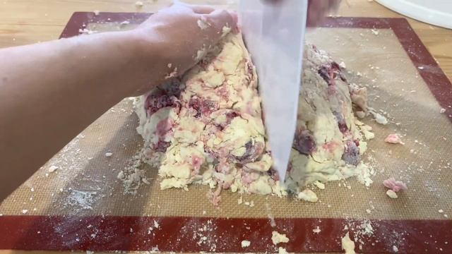 Простые и быстрые булочки СКОНЫ с вишней смотреть онлайн