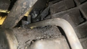 Крепление верхнего сломанного крепежа  переднего моста не снимая с НИВЫ колхозным способом.