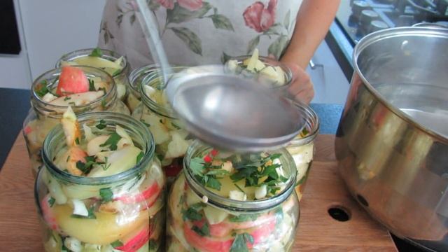 Все кто пробовал, просят рецепт. Очень вкусный маринованный перец с яблоками. Рецепты Алины. смотреть онлайн