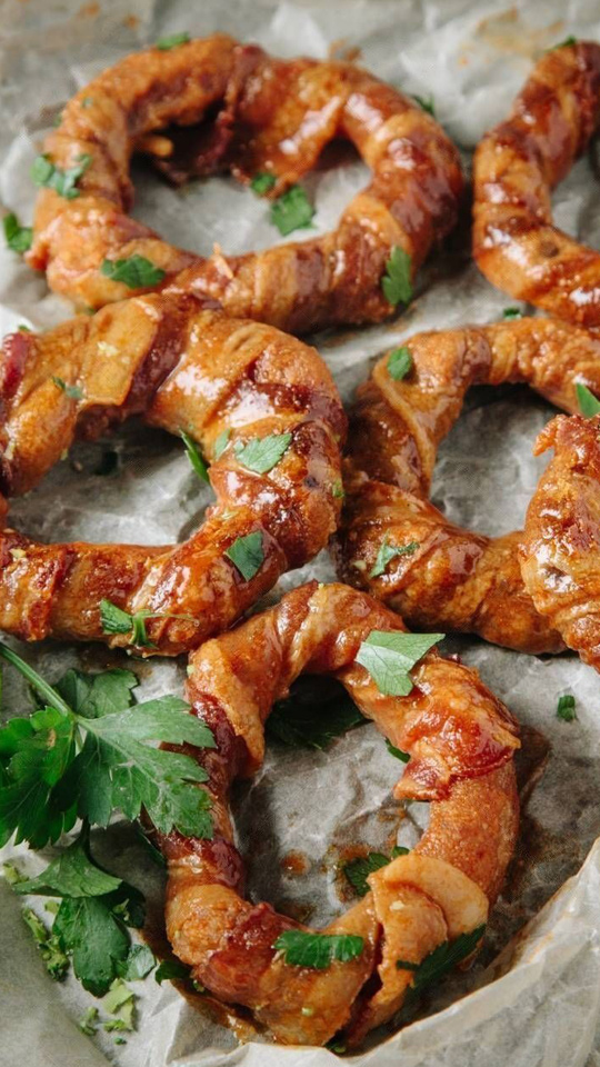 Луковые кольца в беконе смотреть онлайн