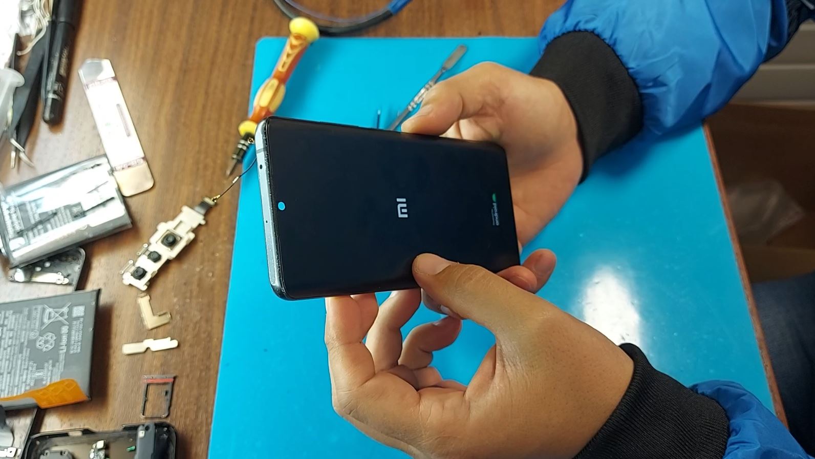 Телефон Xiaomi Mi 10 Lite завис на заставке смотреть онлайн