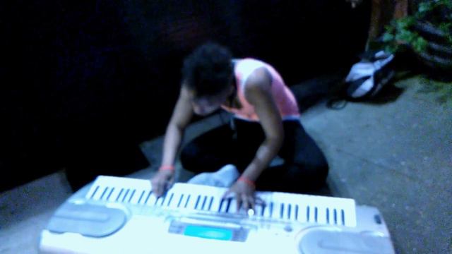 Time facing reality. (piano) Street performer смотреть онлайн