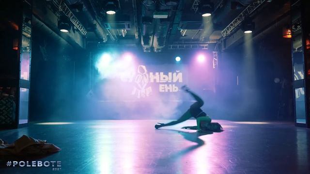 Ученица студии. Дебютное выступление смотреть онлайн
