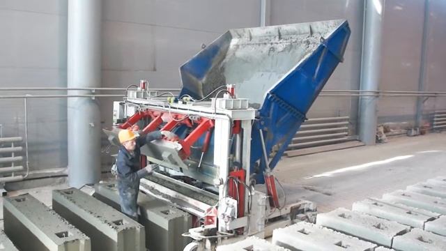 Машина формовочная самоходная STEIF MFS/2 для производства блоков ФБС смотреть онлайн