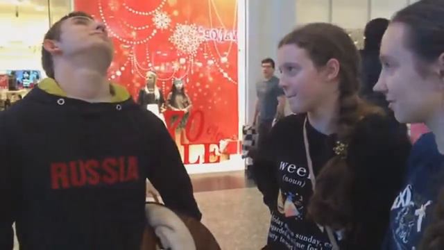 Спрашиваем у прохожих разные вопросы смотреть онлайн