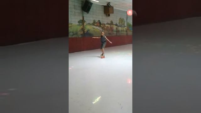 Derrick Skating At His 8th Birthday Party смотреть онлайн