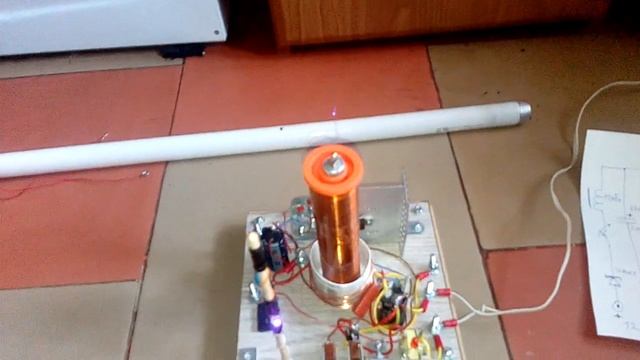 Качер Тесла - Бровина мини 12 Вольт, 0.83 (0.79) Ампер, 1.5 МГц. Фитонка. Люм лампа. Волномер. Схем смотреть онлайн