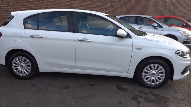 2017 Fiat Tipo 1.4 MPI Easy Euro 6 5dr смотреть онлайн