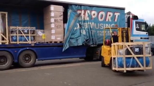 Unloading New ABAC Air Compressors - Showroom in Nottingham смотреть онлайн