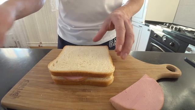 Быстрый и вкусный СЭНДВИЧ на завтрак! Как сделать сендвич? смотреть онлайн