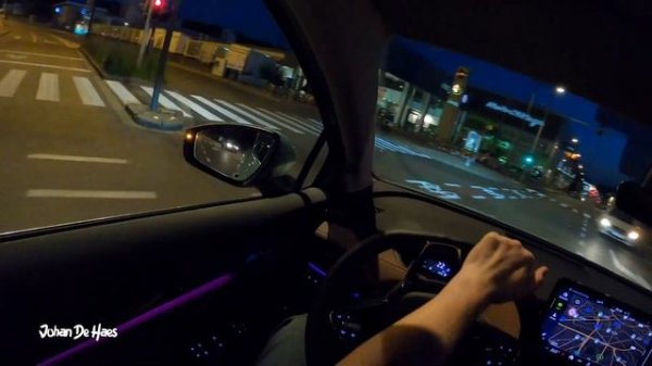 AUDI Q4 E-TRON vs SKODA ENYAQ iV vs VW ID.4 POV TEST DRIVE COMPARISON