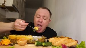 МУКБАНГ. ОБЖОР. ХОТ-ДОГ, ЗАПЕКАНКА С ГОВЯЖЬИМ ФАРШЕМ И ПЮРЕ, ПАСТУШИЙ ПИРОГ. СОЛЕНЬЯ. АСМР. MUKBANG