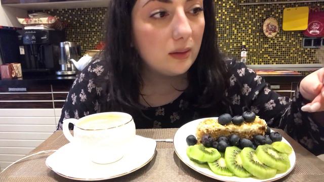 МУКБАНГ ЗАВТРАК ОМЛЕТ, ТОСТЫ, ТОРТИК И ФРУКТЫ | MUKBANG EATING SHOW | not ASMR смотреть онлайн