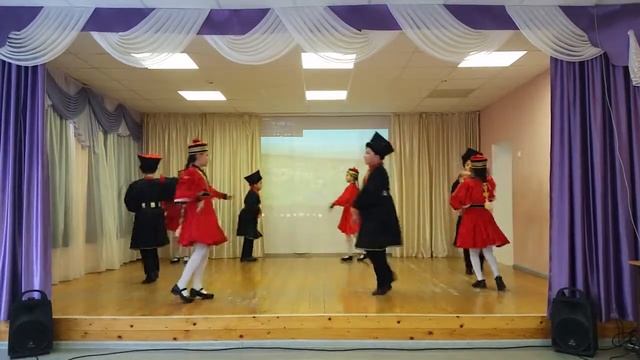 калмыцкий танец Шарка Барка исп т детский образцовый хореографический ансамбль Аранзал Ики Бурульск смотреть онлайн