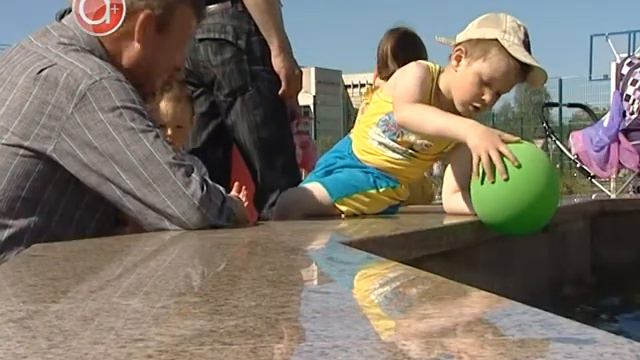 Чисто там, где не мусорят. Апатитчане продолжают издеваться над фонтаном.