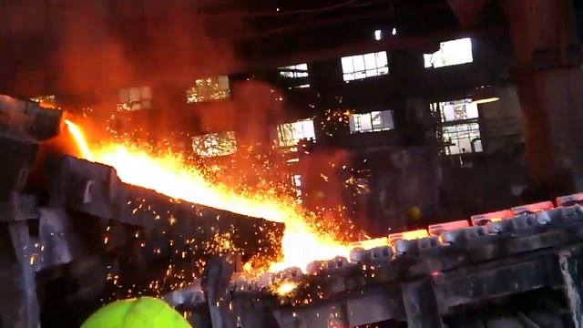 Разливка синтетического чугуна на конвейерной машине (Руставский металлургический комбинат) смотреть онлайн