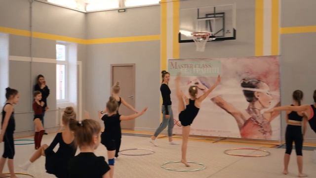 Мастер-класс с олимпийской чемпионкой по художественной гимнастике Натальей Сафоновой смотреть онлайн