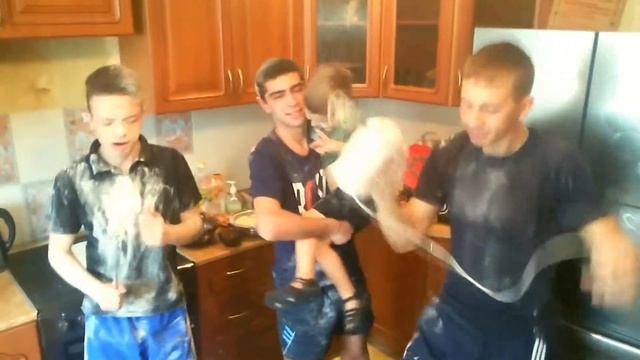 8 марта -  марта я схожу с ума... 11 класс ( МБОУ СОШ №22 с. Кневичи , Приморский край) 2016