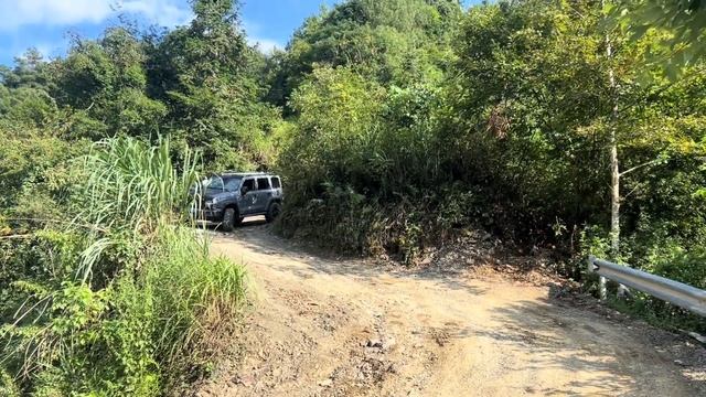 坦克300挑戰爬坡，下山車要翻了！車身接近90度！【王成佛半山木屋农场】 #越野#tank #tank300