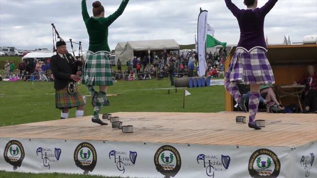 Strongmen in Kilts: A Visit to the Highland Games (Scotland) смотреть онлайн