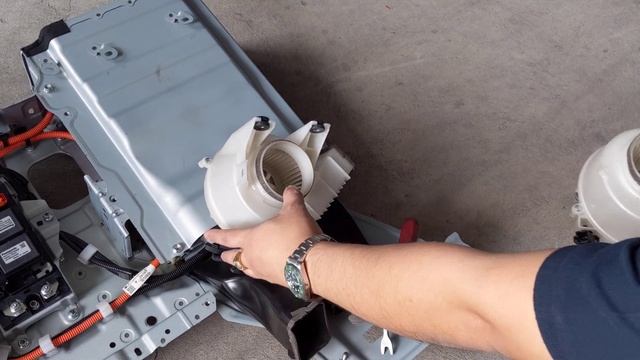 เปลี่ยนแบตเตอรี่ไฮบริด TOYOTA HARRIER HYBRID 2015 | ซ่อมรถนำเข้า HybridCar  [ ประเทศไทย ] 16/02/202