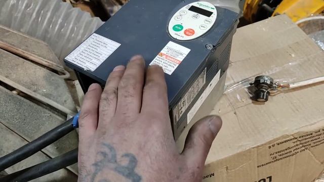 Частотник Шнайдер и особенности Авито доставки.