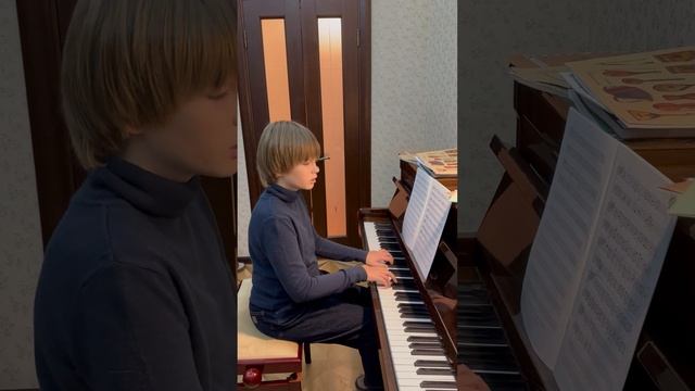 С Днём Учителя! Дорогие Учителя, я сочинил для Вас мелодию на стихи Надежды Веденяпиной. Дарю её Ва смотреть онлайн