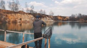 Безумная форель! Ловим форель весной на платнике.