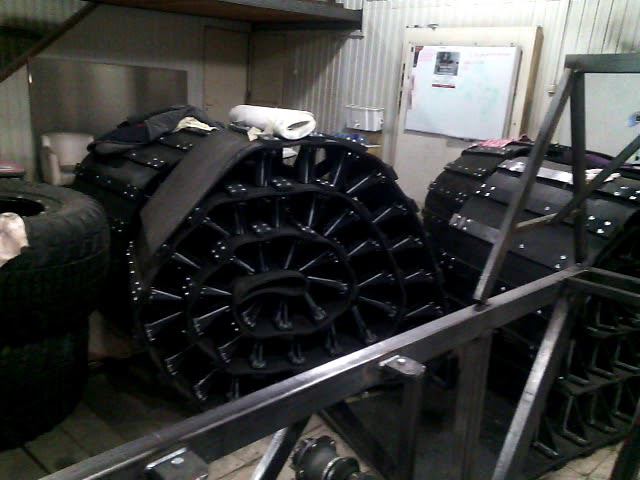 16 -ти колесный ,гусеничный ,гидроходный монстр.Лучший вездеход всех времен и народов.Наверно. смотреть онлайн