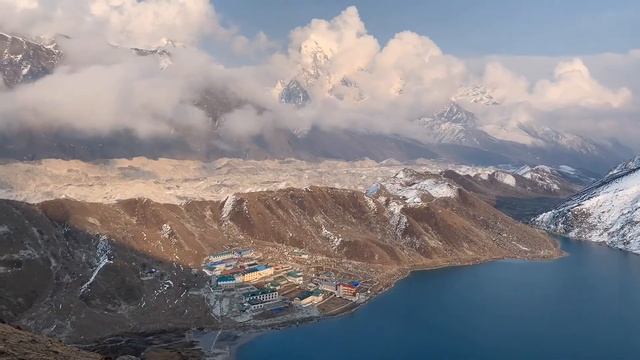 Озеро Гокио. Gokyo lake Закат с Гокио ри и вид на Эверест смотреть онлайн