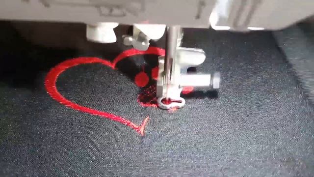 Сердца. Машинная вышивка. смотреть онлайн