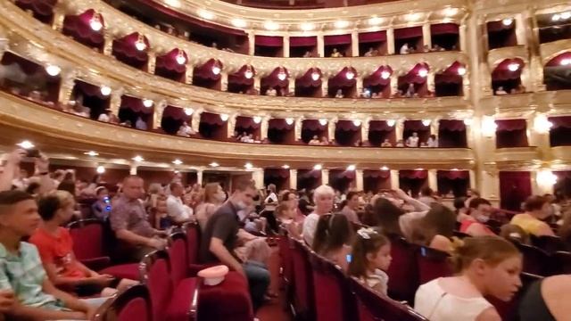 Кира идет смотреть "Холодное сердце" в Одесском театре смотреть онлайн