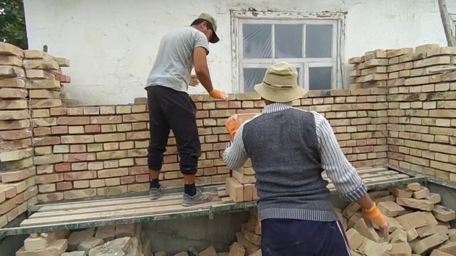 Чёрный кладка уста шогиртлар нечта ґишт теришди тахминан.