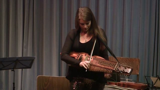 Emilia Amper: "Ut i mörka natten" by E.Amper, "Polonesse" by C.M. von Esser смотреть онлайн
