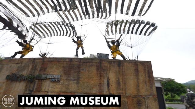 Caught in a Taiwan Typhoon + Surprise Act of Kindness смотреть онлайн