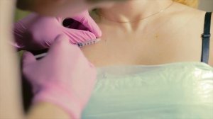 Как прокалывать микродермалы в салоне