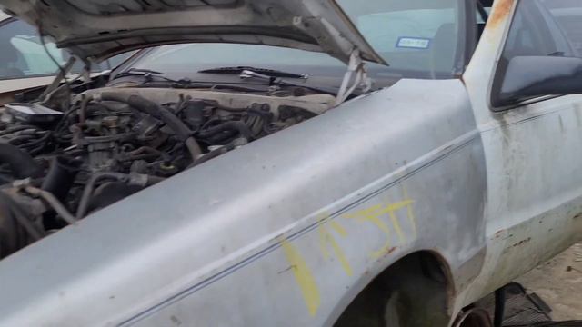 Junkyard Exploring on a Cold Saturday Afternoon смотреть онлайн