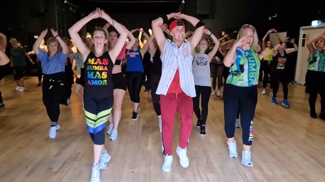 Zumba fitness - Esta Vida (Salsa remix) Farruko & Marlon Fernandez смотреть онлайн