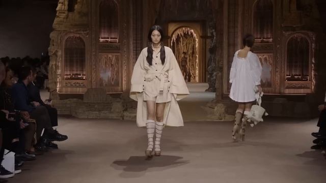 Dior мода в Париже весна лето 2023 / Одежда, сумки и аксессуары смотреть онлайн