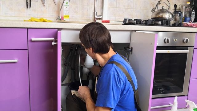 Как прочистить канализацию тросом. Чистка канализации на кухне. смотреть онлайн