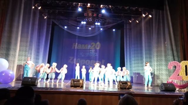 ТАНЕЦ "ГНОМИКИ" - ВОКАЛЬНАЯ СТУДИЯ "АКВАРЕЛЬКИ" И ТЕАТР ТАНЦА "ПРЕМЬЕР-СПОНАЙД" смотреть онлайн