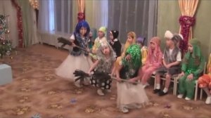Новогодний утренник Танец "Бабки Ёжки" старшая группа