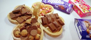 Асмр шоколад? распаковываю и раскладываю шоколад на тарелку?звуки асмр для вашего удовлетворения?