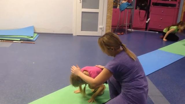 Кувырок вперёд (эстетическая гимнастика) смотреть онлайн