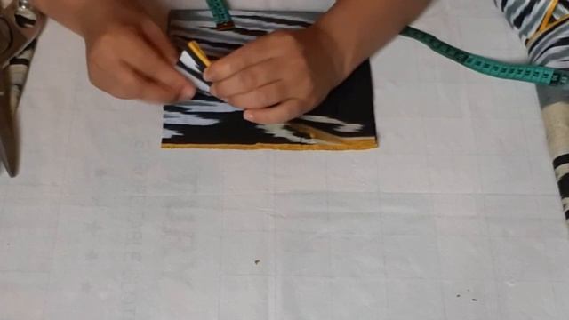 АТЛАСДАН КАСТЮМ ЁКАЛИ КУЙЛАК БИЧАМИЗ. Atlasdan Kastyum Yoqali Ko'ylak Bichamiz.