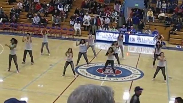 SI vs. Serra Basketball: SI Dance & Drill смотреть онлайн