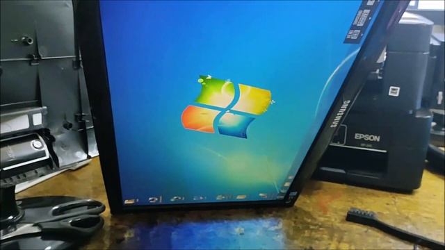 Risco na Tela Monitor Samsung SA300 смотреть онлайн