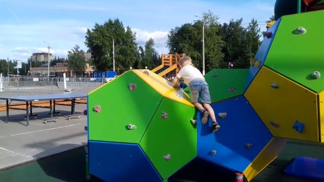 Летний городок развлечений - рай для бабушек!